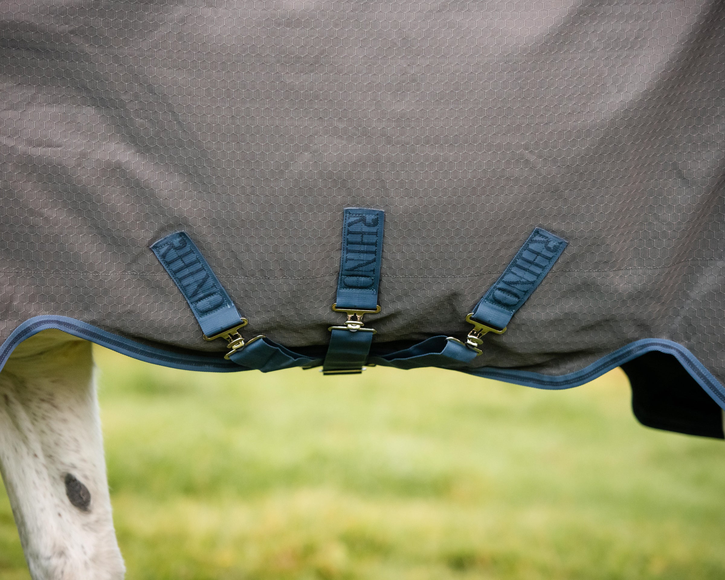 Horseware® Ireland Rhino® Plus HexStop Vari-Layer® 250 Gram Medium-Weight Turnout Blanket - Image 4