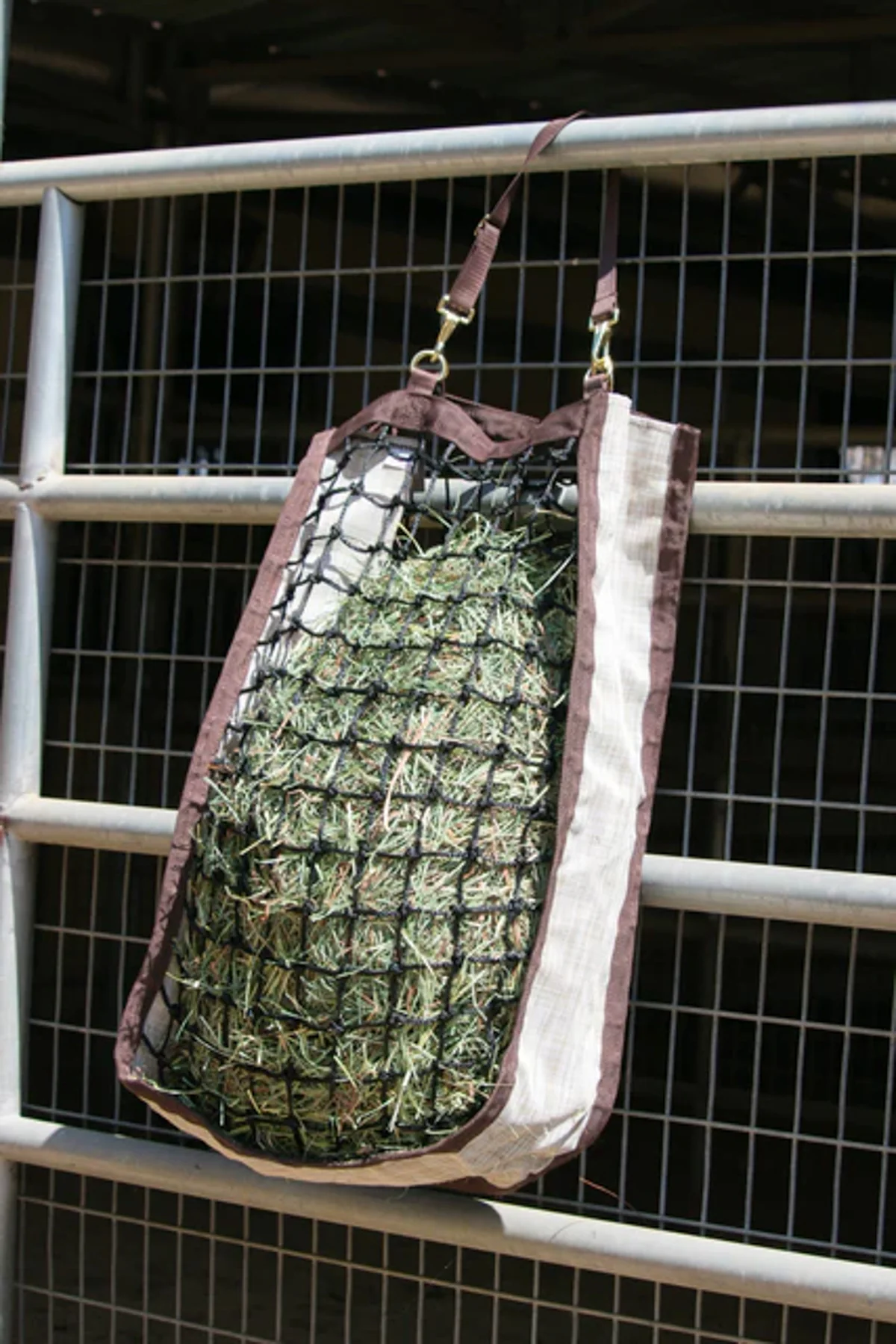 Kensington⢠Slow Feed 2-Flake Hay Bag - Image 29