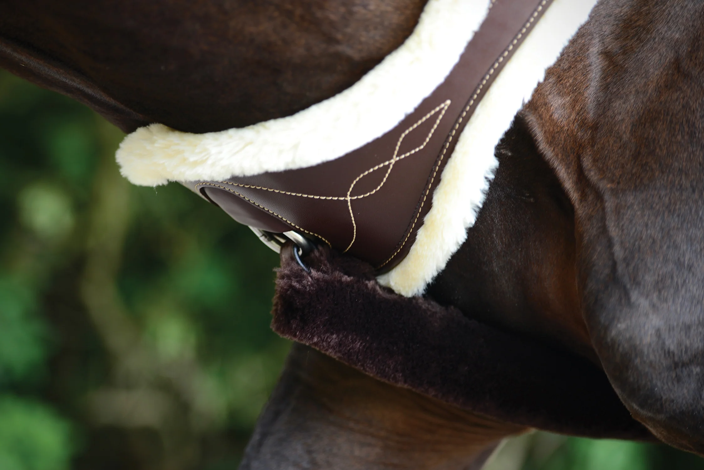Kentucky Horsewear Anatomic Sheepskin Long Girth - Image 6